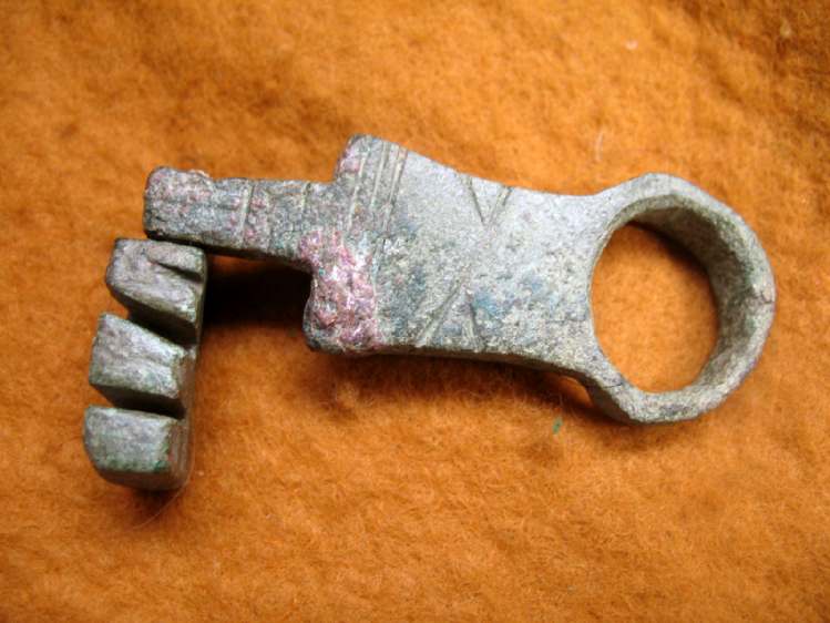 4146. Very inexpensive Roman bronze key.
