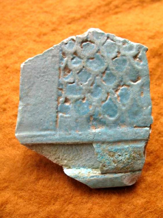 5008. Faience inlay fragment : side of throne. Ex Winkler collection.