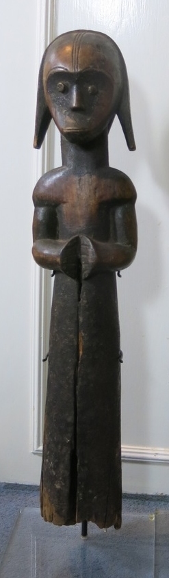A really old Fang reliquary guardian figure 