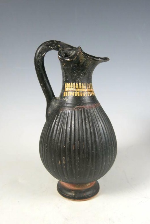 1316.**SOLD**  Very elegant Gnathia Ware trefoil oinochoe