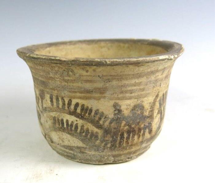 2098. Very unusual motif on Indus Valley pottery.