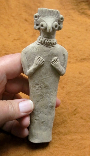 6146.  Syro-Hittite female goddess figurine