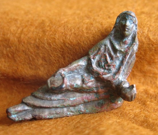 4959. Roman bronze banqueteer