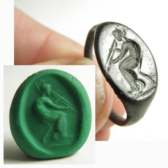 5811. **SOLD** Very attractive and wearable Hellenistic bronze ring