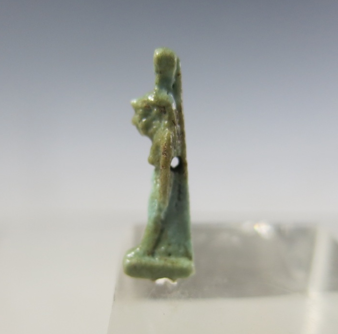 5881. Nice small amulet of Nephthys.