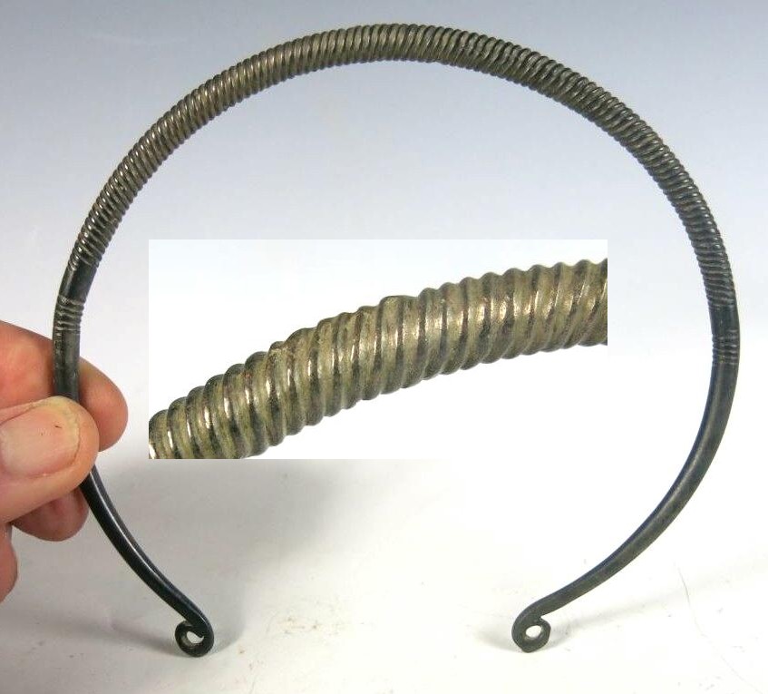 5898. Very attractive Bronze Age spiral type copper alloy torc