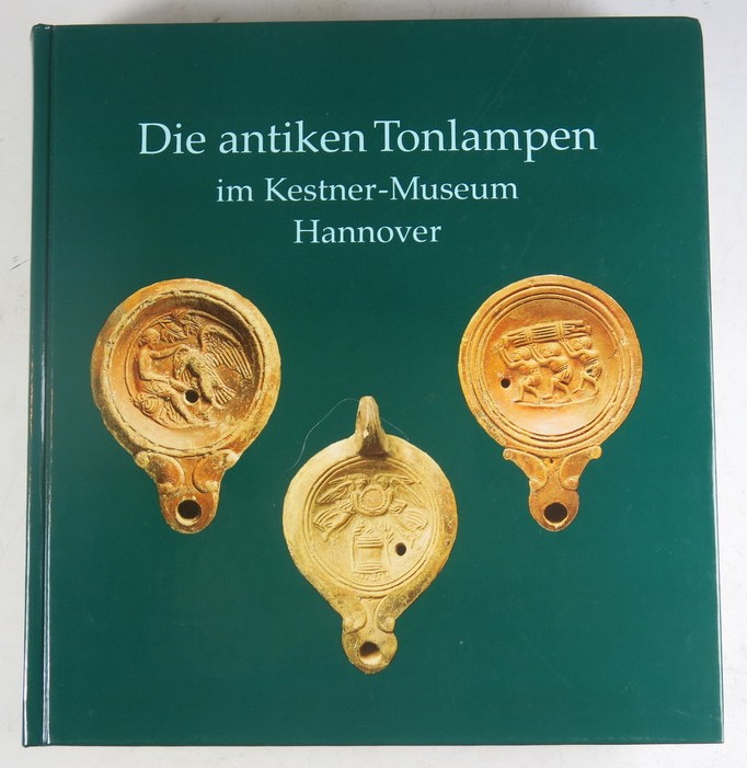 Die antiken Tonlampen im Kestner-Museum Hannover.