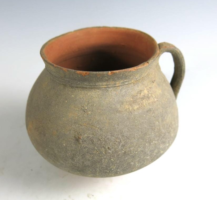 5194. Interesting and attractive Roman terracotta vessel