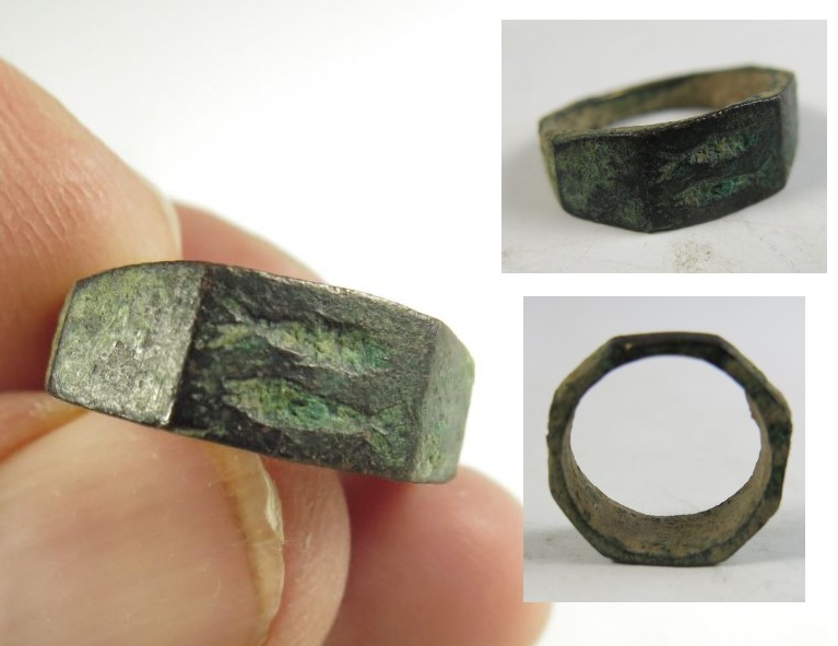 5144a.  Very small Roman bronze ring with fishes