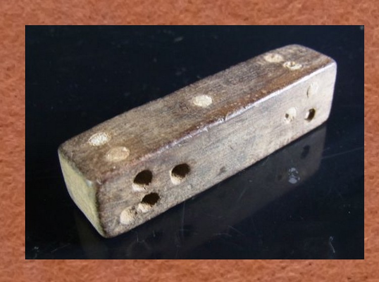 5190.  **SOLD** Interesting  type of oblong gaming die