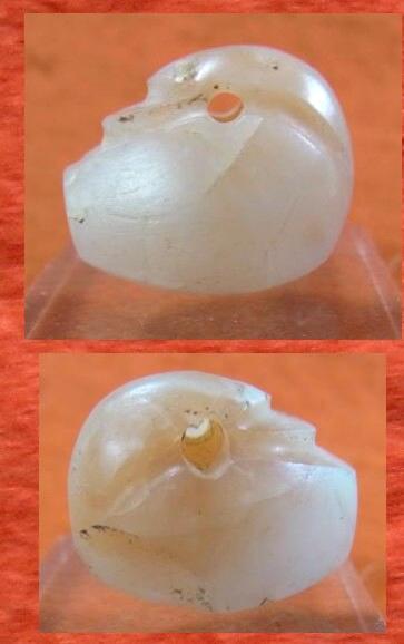 5422. **SOLD** Lovely little agate duck amulet 