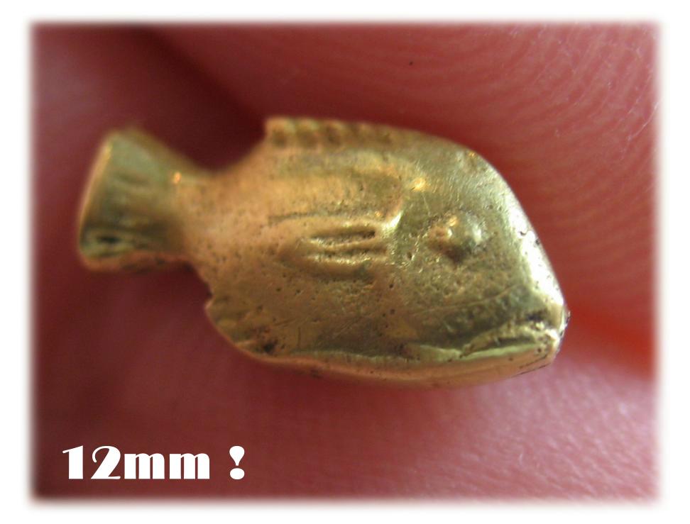 5652. **SOLD** Fine Egyptian gold fish amulet bead