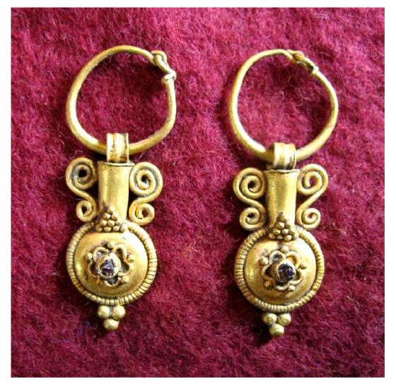 3097. *SOLD**  Fabulous pair of Roman gold earrings