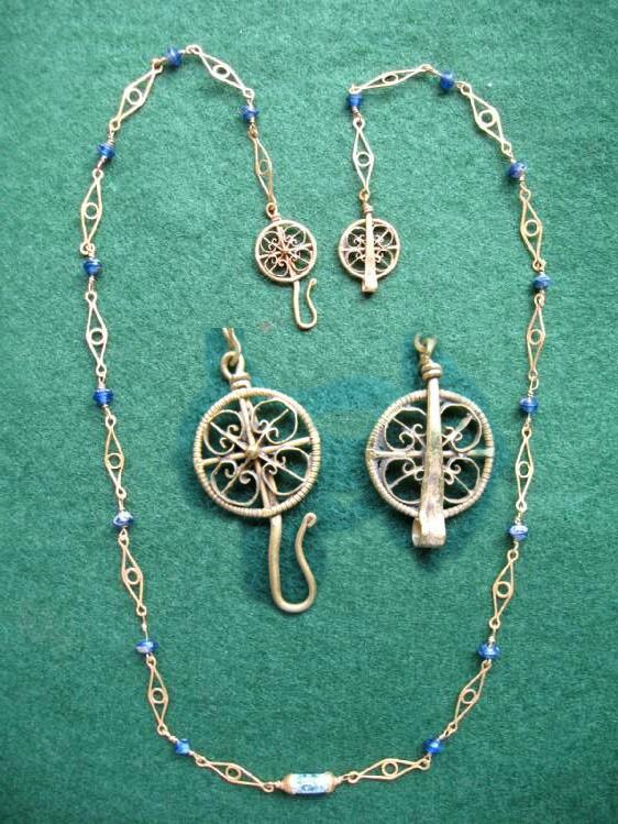 4218. **SOLD** Superb and original Roman gold necklace