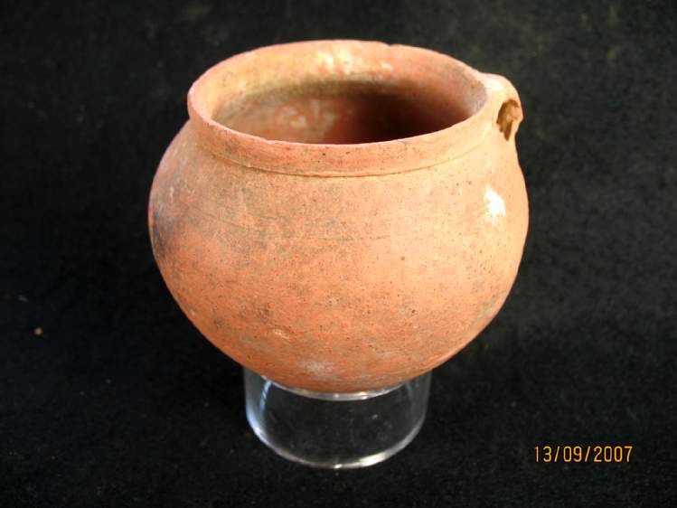 1547. Good Nabatean pottery cup.